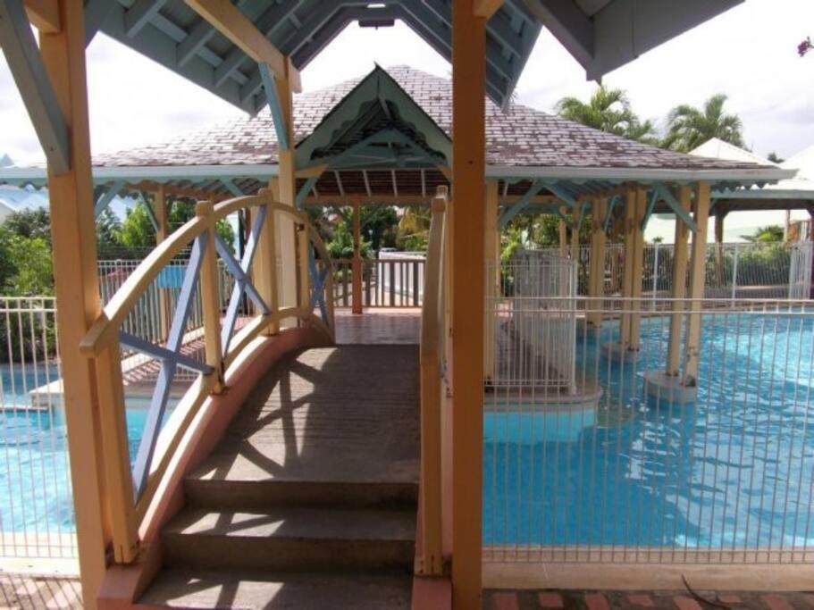 Appartement Ker-Eol Residence Canouan Sainte-Anne Avec Piscine Kültér fotó